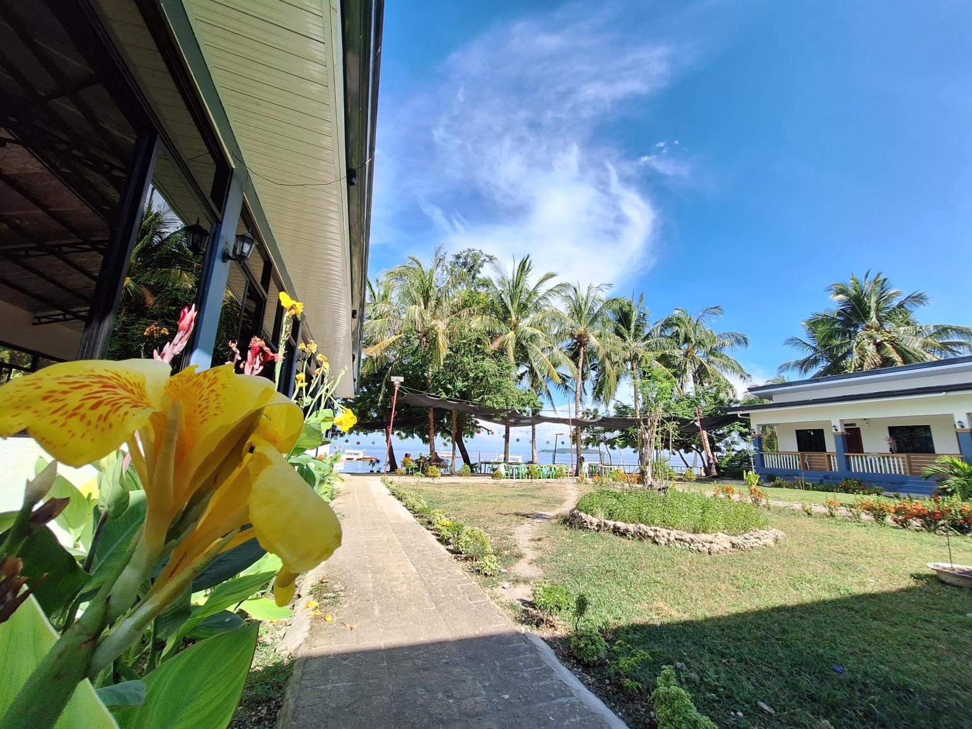 Island Front - Bangcogon Resort And Restaurant Oslob Exterior foto